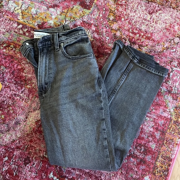 Abercrombie The Ankle Straight Ultra High Rise, 24in - Picture 3 of 4